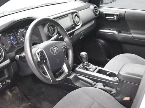 Used 2019 Toyota Tacoma TRD Sport AWD/4WD image 14