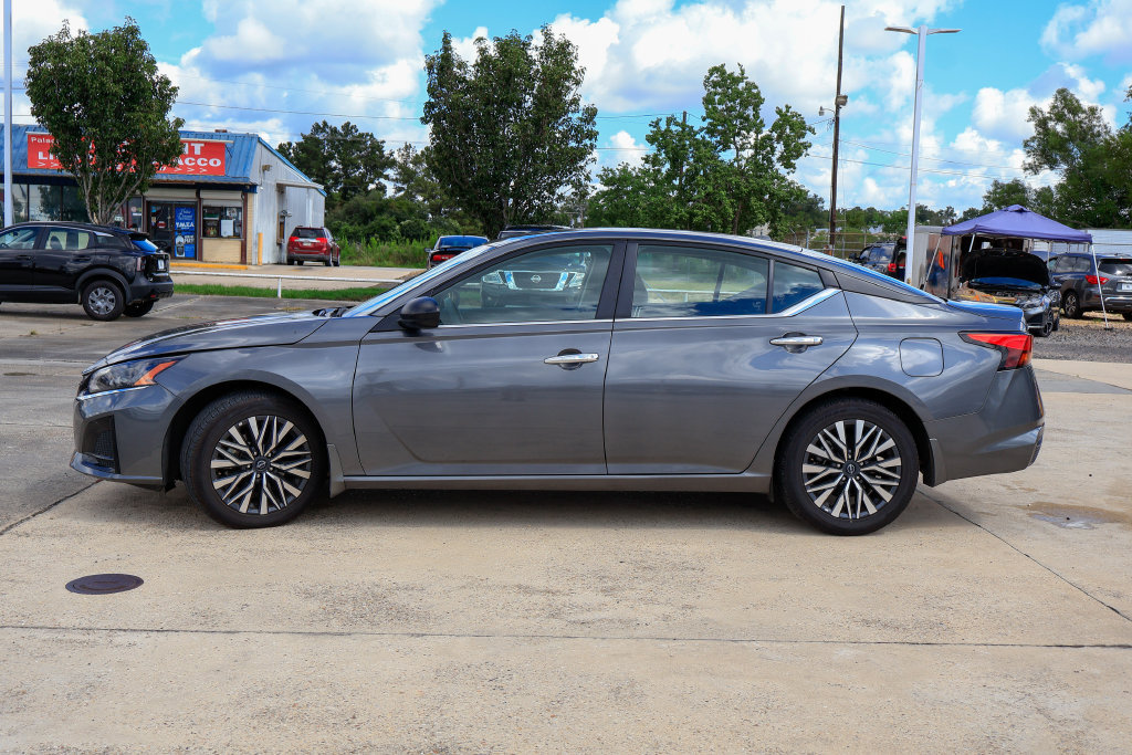 Used 2025 Nissan Altima 2.5 SV FWD image 23