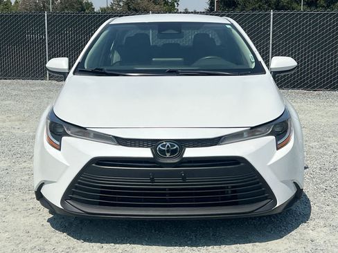Used 2025 Toyota Corolla LE FWD image 11
