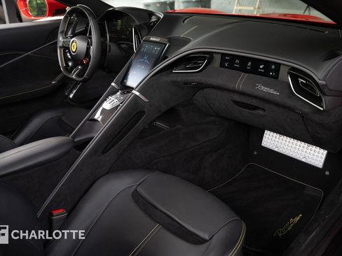 Used 2024 Ferrari Roma Spider RWD image 37