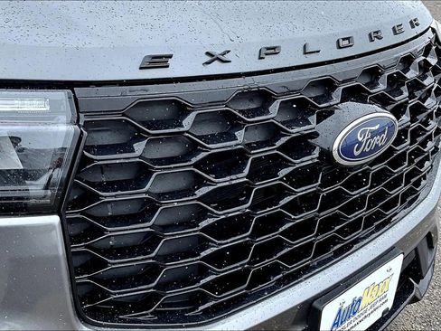 Used 2025 Ford Explorer ST-Line w/ ST-Line Street Pack AWD/4WD image 31