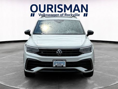 Used 2024 Volkswagen Tiguan SE R-Line AWD/4WD image 8