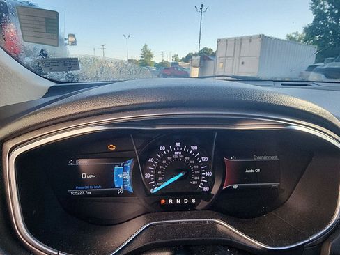 Used 2018 Ford Fusion SE w/ Fusion SE Technology Package FWD image 13