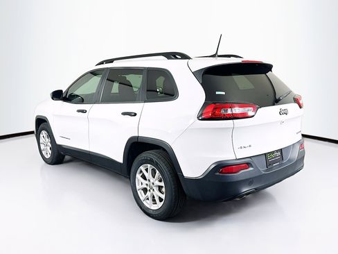 Used 2016 Jeep Cherokee Sport image 5