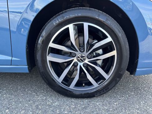 Used 2025 Volkswagen Jetta SE image 9