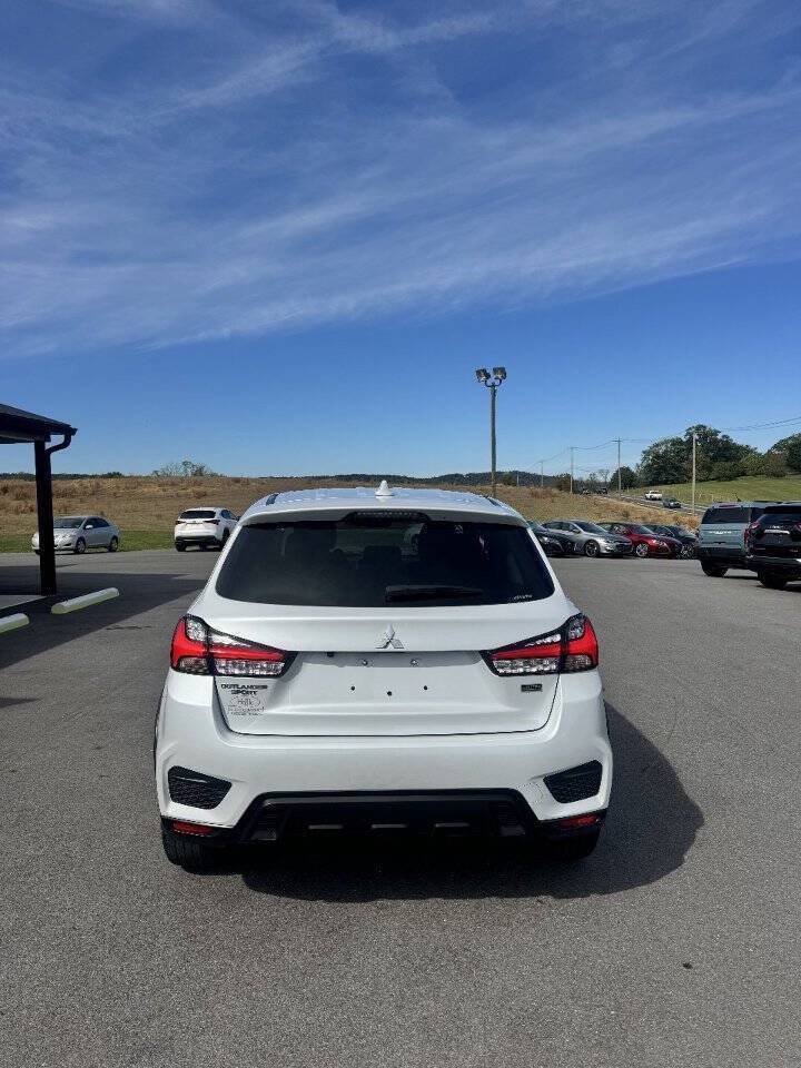 Used 2025 Mitsubishi Outlander Sport LE AWD/4WD image 4