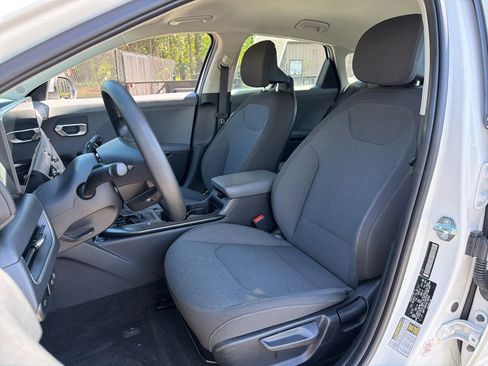 Used 2025 Kia K4 FWD image 17