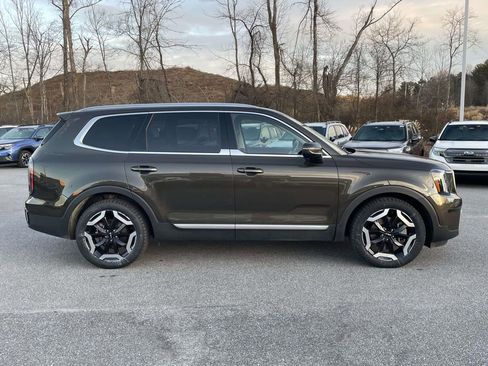 Used 2023 Kia Telluride EX image 30
