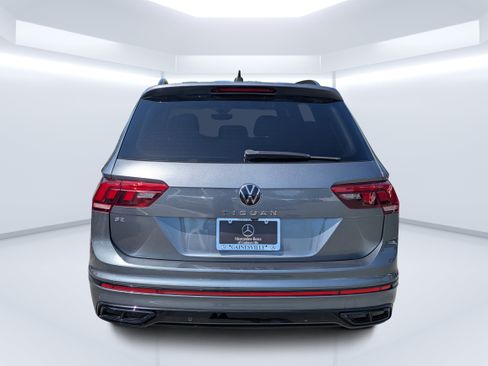 Used 2022 Volkswagen Tiguan SE R-Line FWD image 4