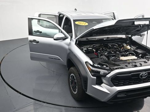 Used 2024 Toyota Tacoma TRD Off-Road AWD/4WD image 39
