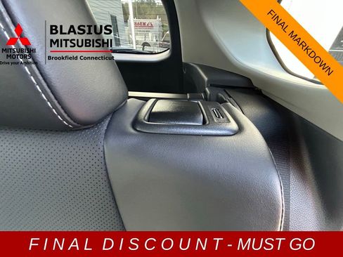 Used 2023 Toyota RAV4 Limited image 40