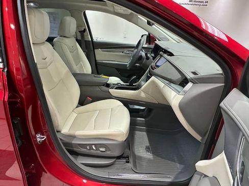 Used 2025 Cadillac XT5 Premium Luxury w/ Technology Package image 9