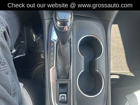Used 2018 Chevrolet Equinox LT AWD/4WD image 19