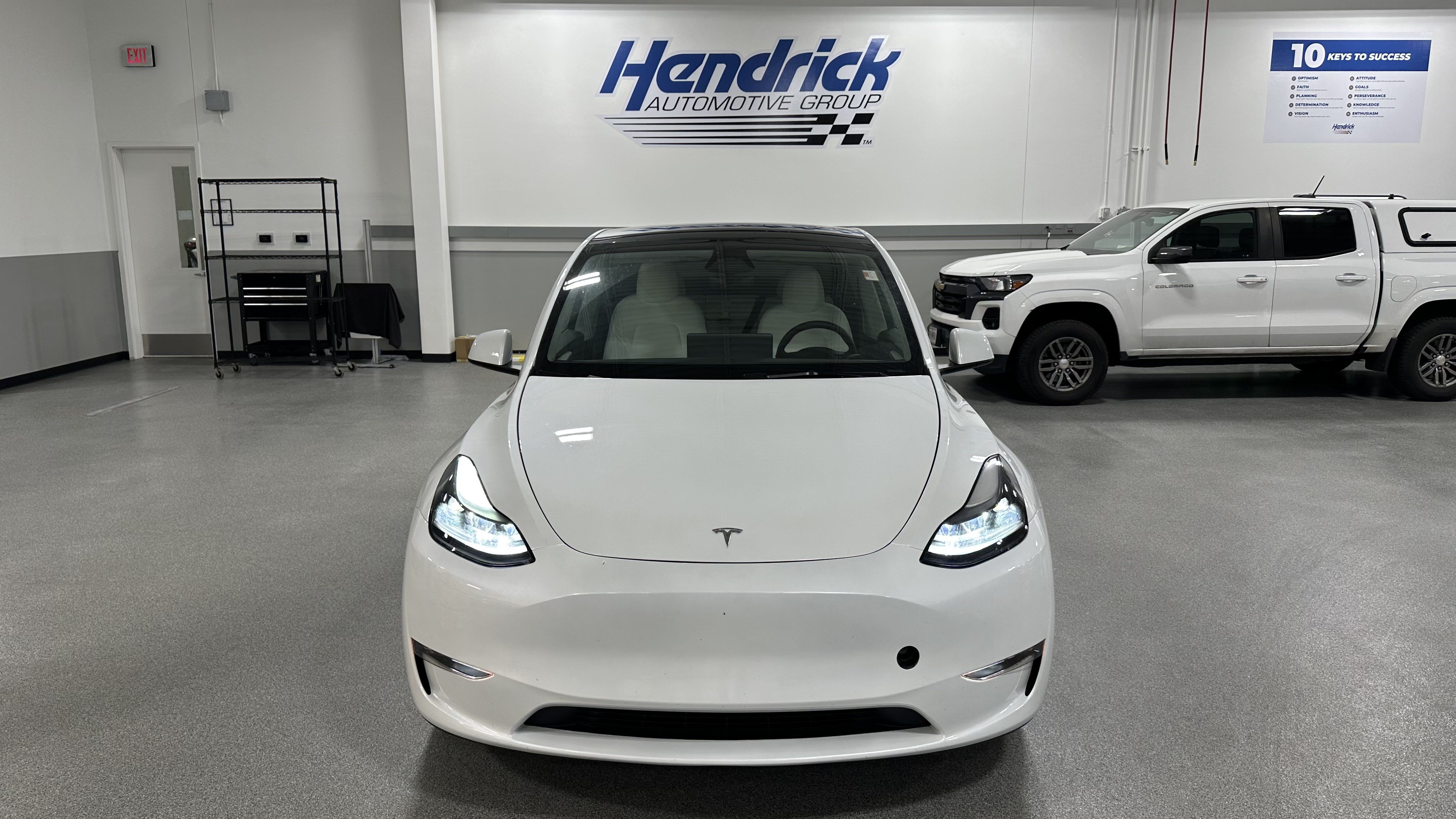Used 2025 Tesla Model Y Performance AWD/4WD image 3