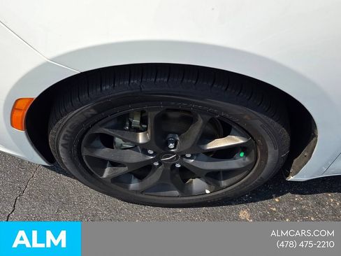 Used 2025 Chrysler Pacifica Limited FWD image 20