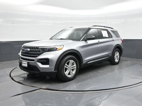 Used 2021 Ford Explorer XLT RWD image 1