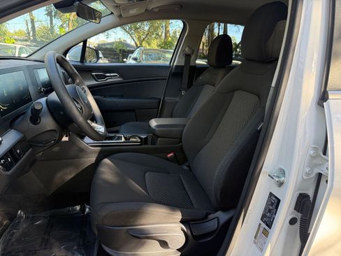 Used 2025 Kia Sportage LX image 31