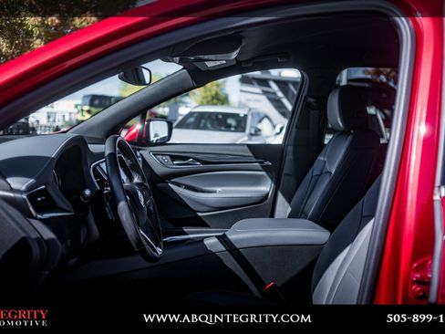 Used 2023 Buick Enclave Essence image 12