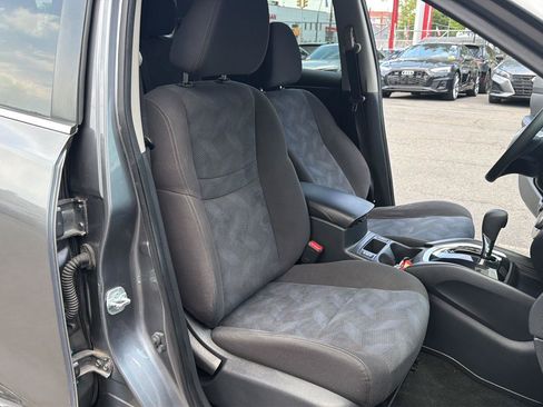 Used 2016 Nissan Rogue SV w/ SV Premium Package AWD/4WD image 28