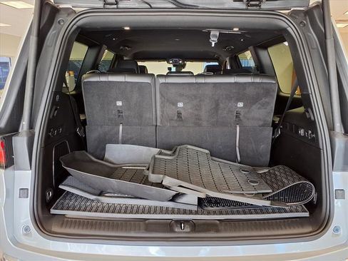 Used 2024 Jeep Wagoneer 2WD image 18