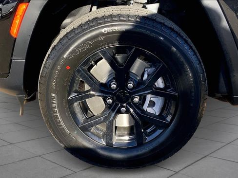 New 2025 Jeep Grand Cherokee L Altitude RWD image 11