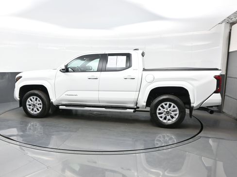 Used 2025 Toyota Tacoma SR5 AWD/4WD image 3