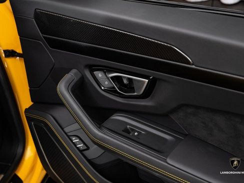 Used 2023 Lamborghini Urus S image 39