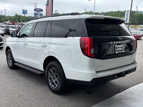 Used 2025 Ford Expedition Active RWD image 2