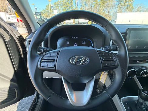 Used 2023 Hyundai Venue SEL image 21