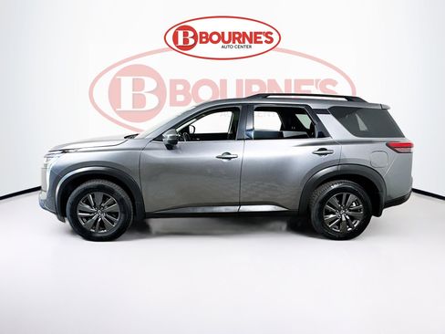 Used 2022 Nissan Pathfinder SV w/ SV Premium Package AWD/4WD image 8
