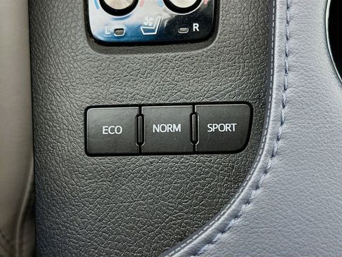 Used 2013 Toyota Avalon Limited image 41