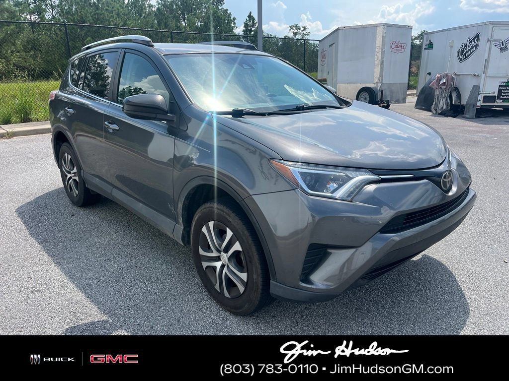Used 2018 Toyota RAV4 LE FWD image 4