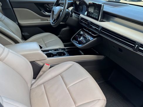 Used 2022 Lincoln Corsair AWD w/ Premium Package image 16