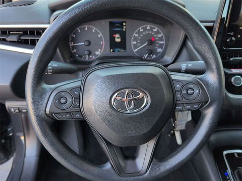 Used 2025 Toyota Corolla LE image 19