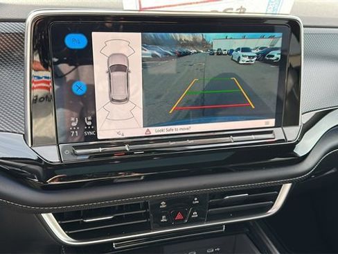 Used 2024 Volkswagen Atlas Cross Sport SEL R-Line image 17