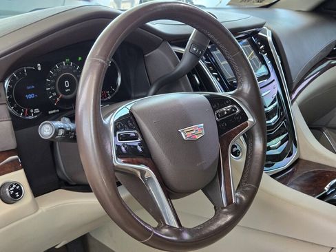 Used 2016 Cadillac Escalade ESV Luxury AWD/4WD image 28