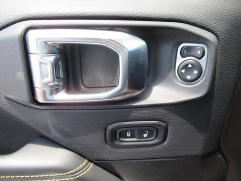 Used 2025 Jeep Wrangler Unlimited Sahara w/ Safety Group AWD/4WD image 21
