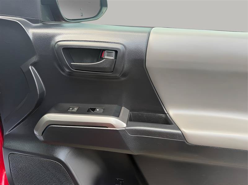 Used 2020 Toyota Tacoma SR5 AWD/4WD image 39