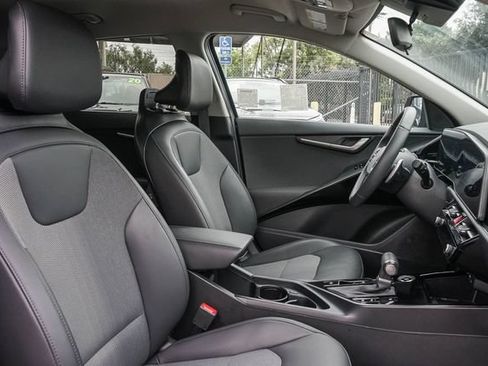 Certified 2025 Kia Niro EX FWD image 18