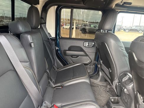 Used 2025 Jeep Gladiator Sport image 32