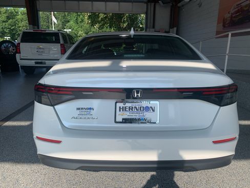 Used 2023 Honda Accord EX image 7