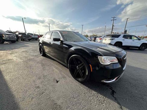 Used 2017 Chrysler 300 Limited w/ Value Package image 4