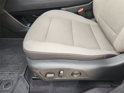Used 2025 Chevrolet Traverse LT w/ Driver Confidence Package FWD image 25