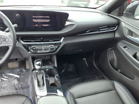 Used 2025 Buick Envista Sport Touring w/ Experience Buick Package FWD image 15