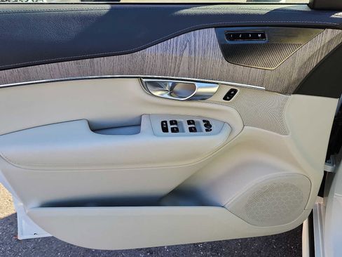 Certified 2024 Volvo XC90 T8 Ultimate w/ Protection Package Premier image 12