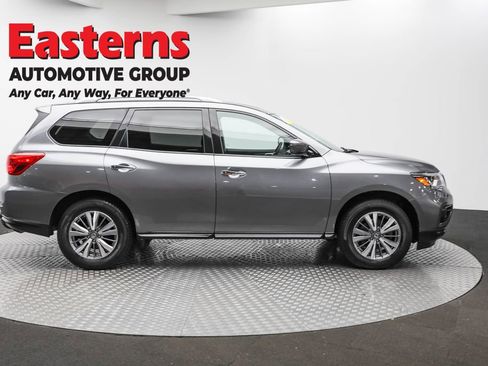 Used 2020 Nissan Pathfinder S image 4