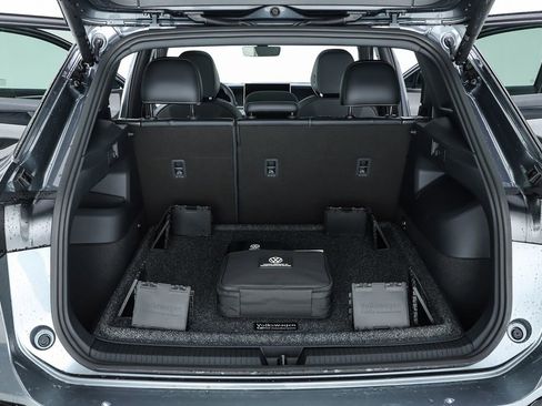 New 2026 Volkswagen Tiguan SE R-Line image 68