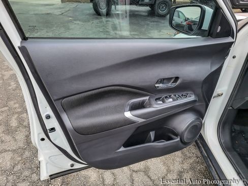 Used 2021 Nissan Kicks SV image 25