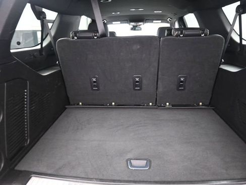 Used 2023 Chevrolet Suburban Premier image 25