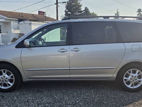 Used 2004 Toyota Sienna XLE w/ XLE Pkg 12 FWD image 4